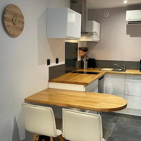 A 400 M Confort Terrasse Clim Parking Apartment